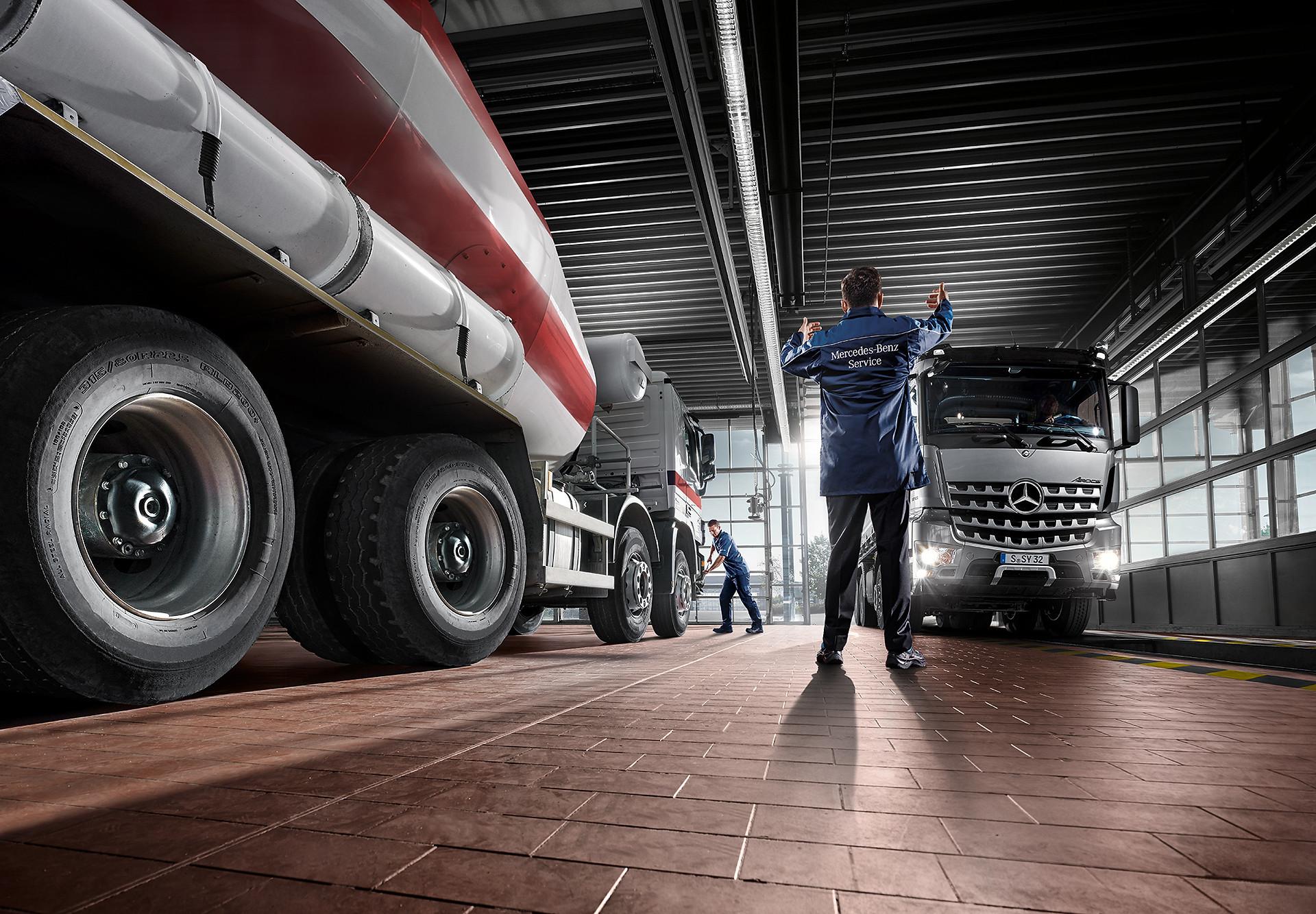 Сервис грузов. Mercedes-Benz Truck service. Mercedes Truck сервис. Грузовой сервис. Автосервис грузовых автомобилей.