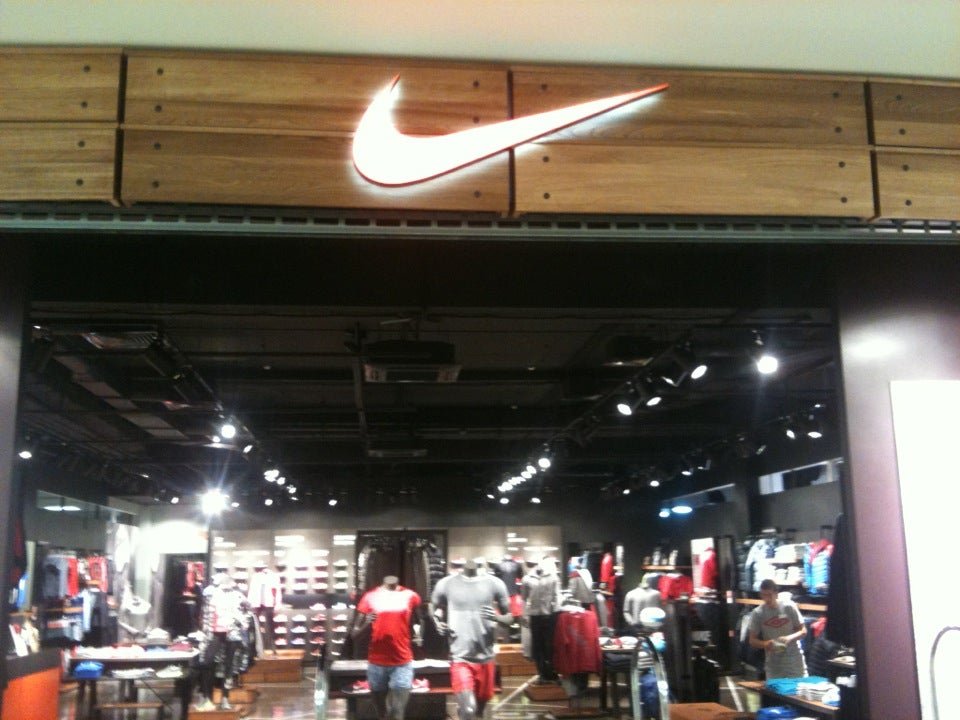 Магазин найк в спб. Найк ТРК\\евисы. Работа на складе Nike в СПБ.