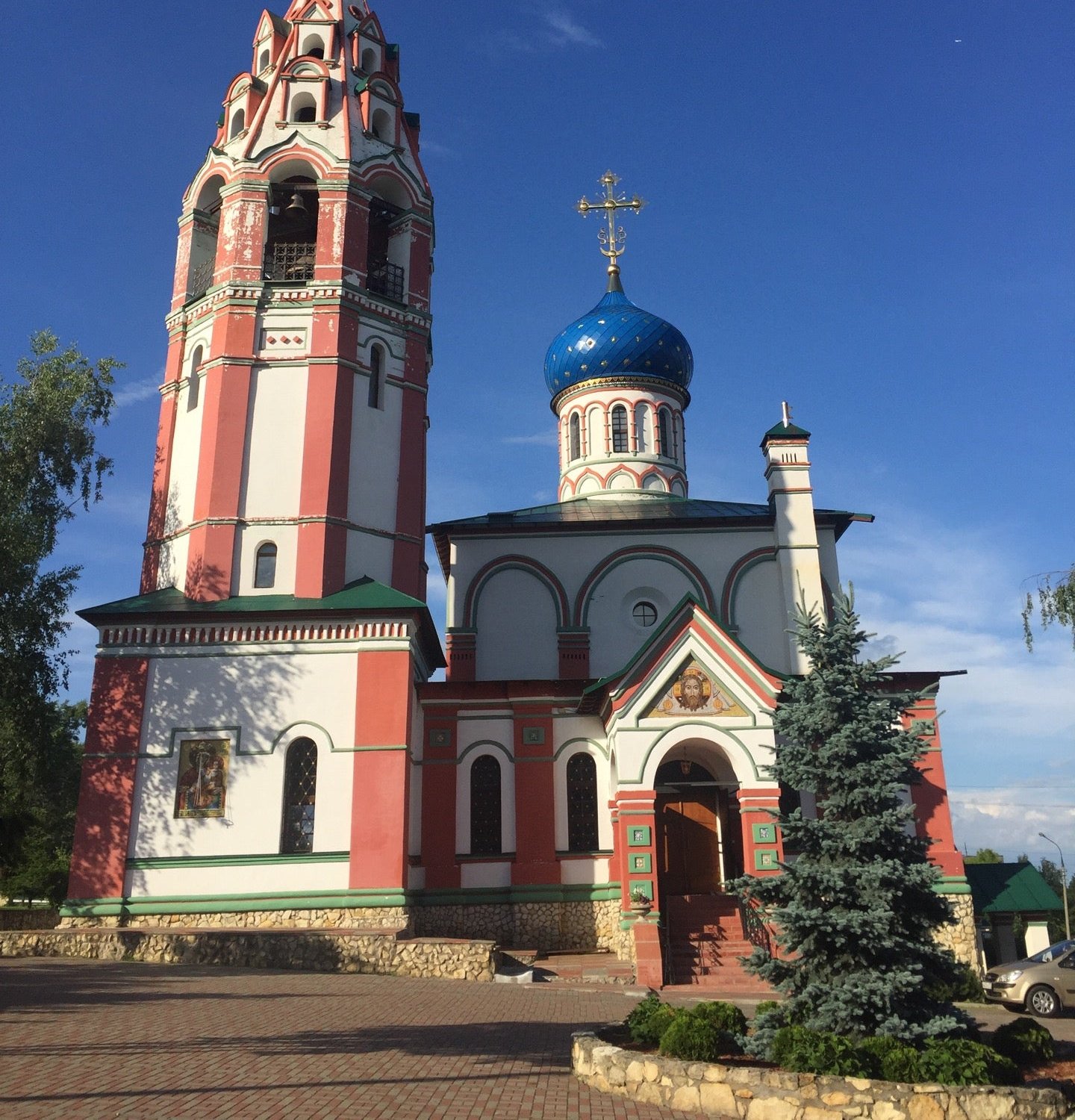 Храм скоропослушницы. Храм Чурилково Домодедовский район. Храм Скоропослушницы в Чурилково. Церковь иконы Божией матери Скоропослушница в Чурилково. Храм иконы Божией матери Скоропослушница Омск.