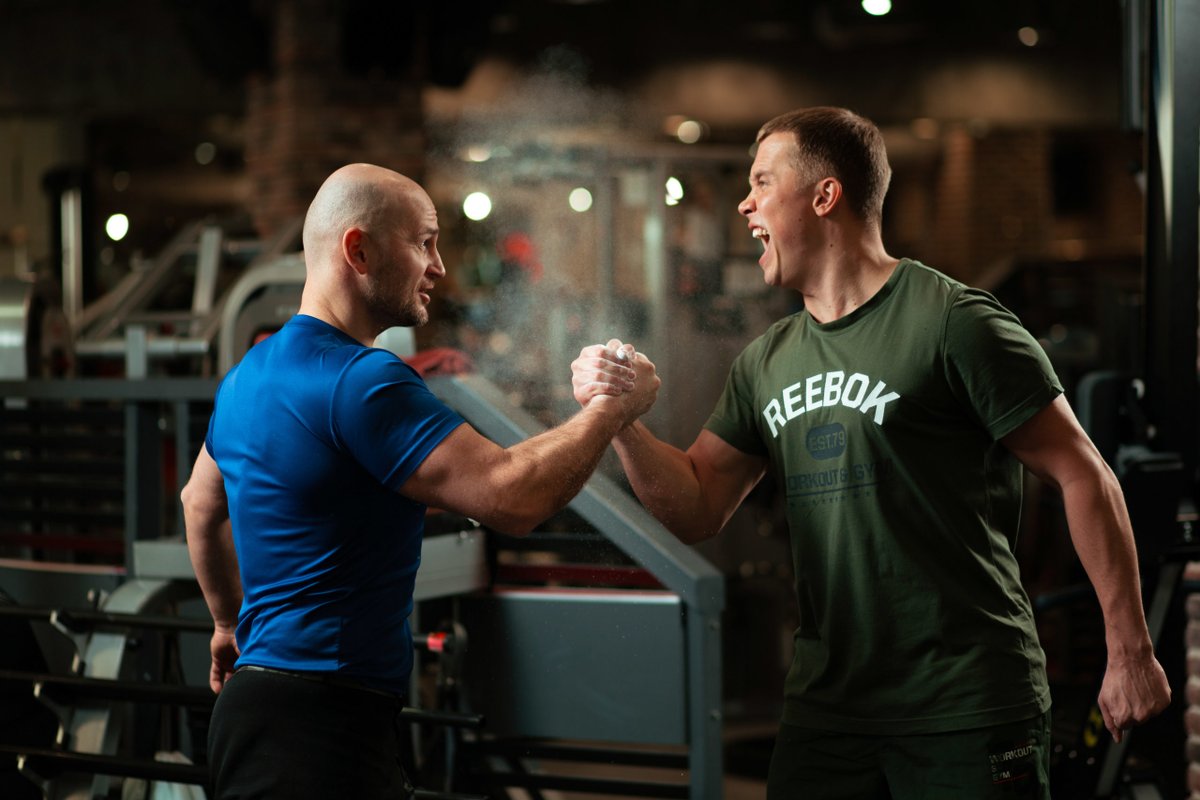 Год фитнеса екатеринбург. Стратег Атлетикс Сыктывкар. Экстрим фитнес Петранков Артем. Fitness Athletics. Фитс Киров зал тренажёрный.