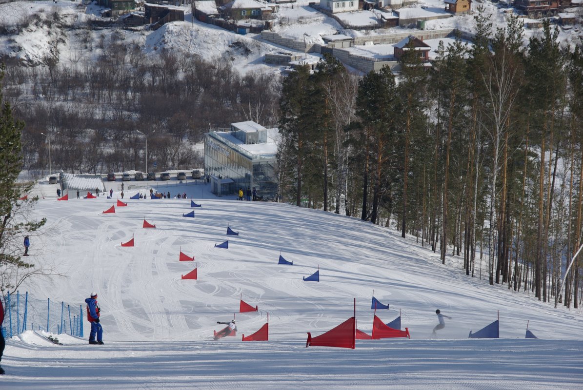 Сноуборд красноярск. Бобровый Лог Красноярск. Красноярск горные лыжи Бобровый Лог. Горнолыжный комплекс Фанпарк Бобровый Лог. Фанпарк Бобровый Лог Красноярск.