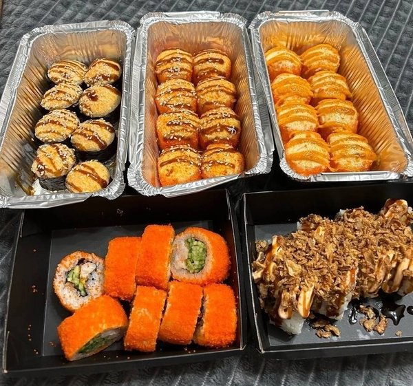 Роллы краснодар в кафе. Блюда с сакурой. Сибирские роллы краснодар. Роллы краснодар. Сет роллов.