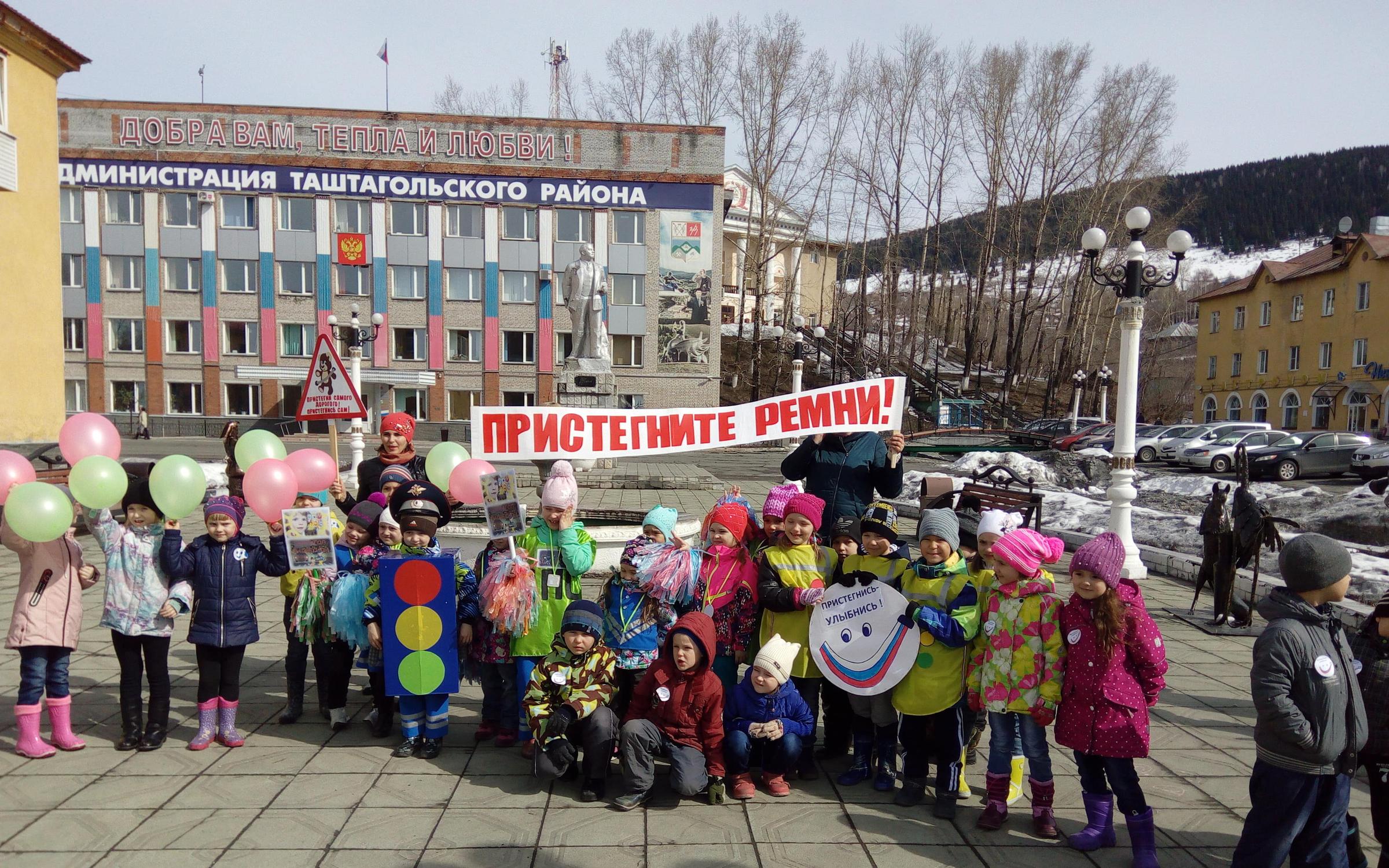 Детская таштагол. Петрушка в детском саду. Таштагол садик петрушка. Детский сад петрушка Озеры. Детский сад Таштагол 8.