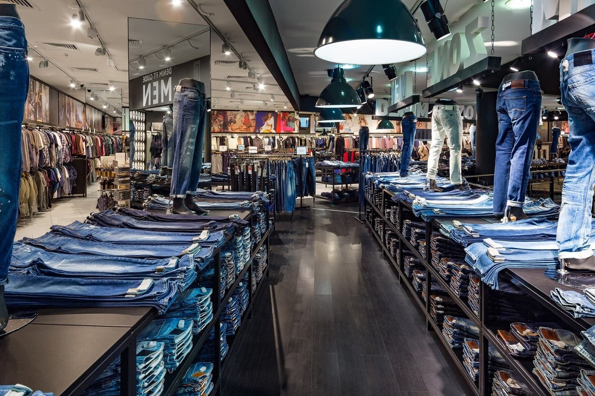 Jns одежда магазины. Jns одежда. Вегас мякинино магазины. Магазин левайс. Levis одежда.