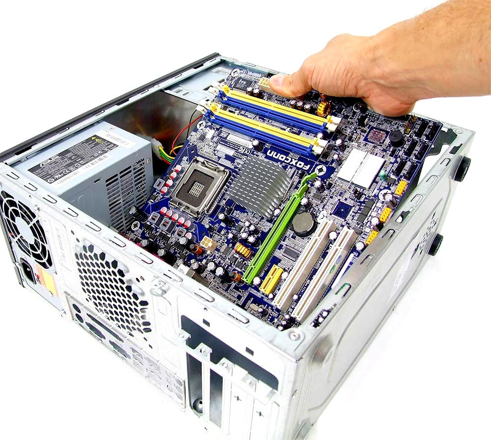 Сборка пк. Сборка компьютера. Сборка компьютера. Сборка компьютеров картинки. Компьютерные комплектующие.