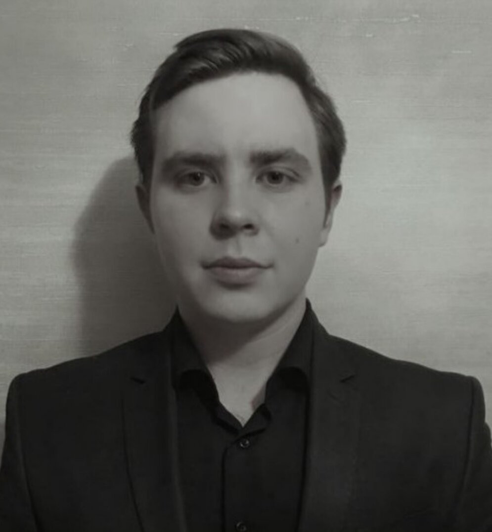 Фролов Владимир – инженер по водоснабжению и водоотведению, маляр ...