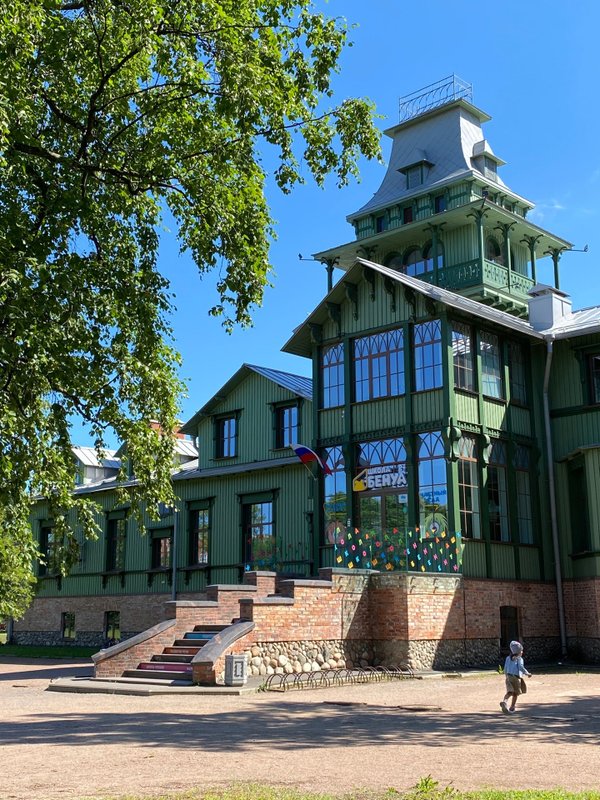 Тихорецкий проспект санкт петербург 43. Школа Бенуа Санкт-Петербург Тихорецкий проспект. Дача Бенуа в Санкт-Петербурге. Дача Бенуа в Санкт-Петербурге Тихорецкий. Дача Бенуа Тихорецкий проспект.