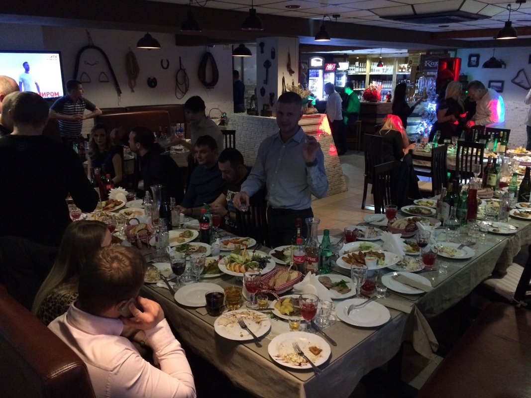 Трактир тула. Публика в зале ресторана. Ресторан сударь на кутузовском проспекте. Ресторан beerlin тула. Ресторанно-гостиничный комплекс на воде.