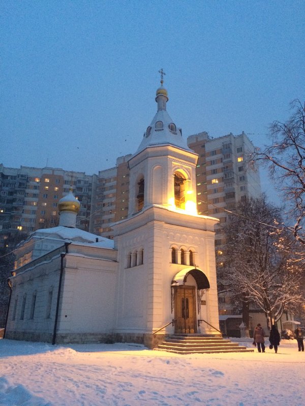 Храм в Новопеределкино ночью