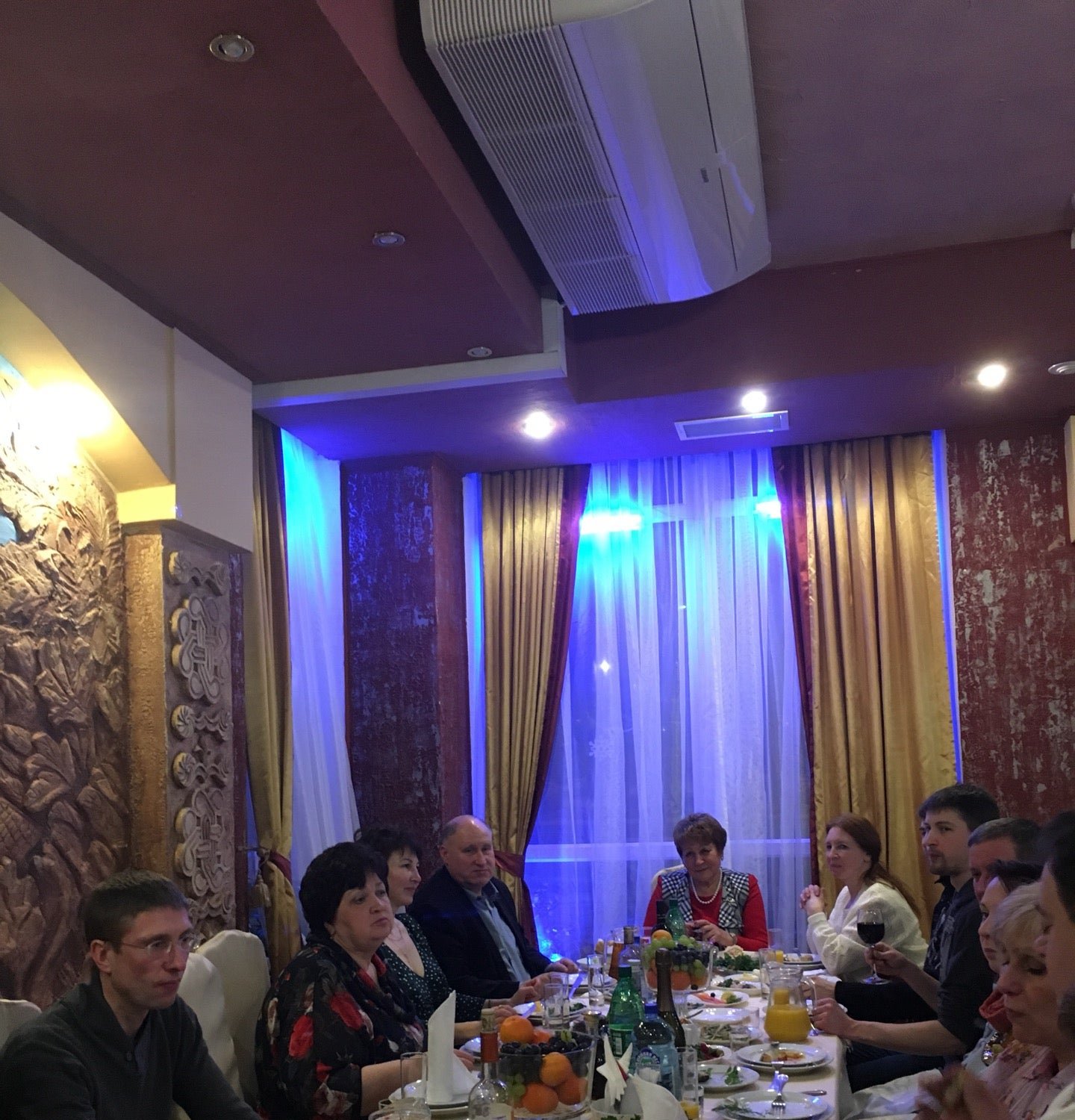 Ресторан на парашютной
