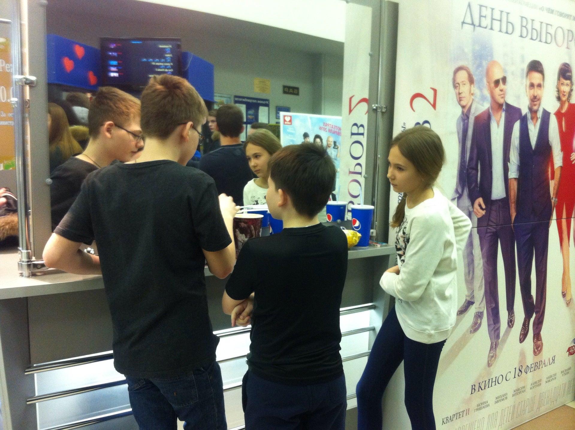 зал кинотеатра. планета кино променад 3. кинотеатр планета дмитров внутри. планета кино кемерово променад 2. кинотеатр променад 3.