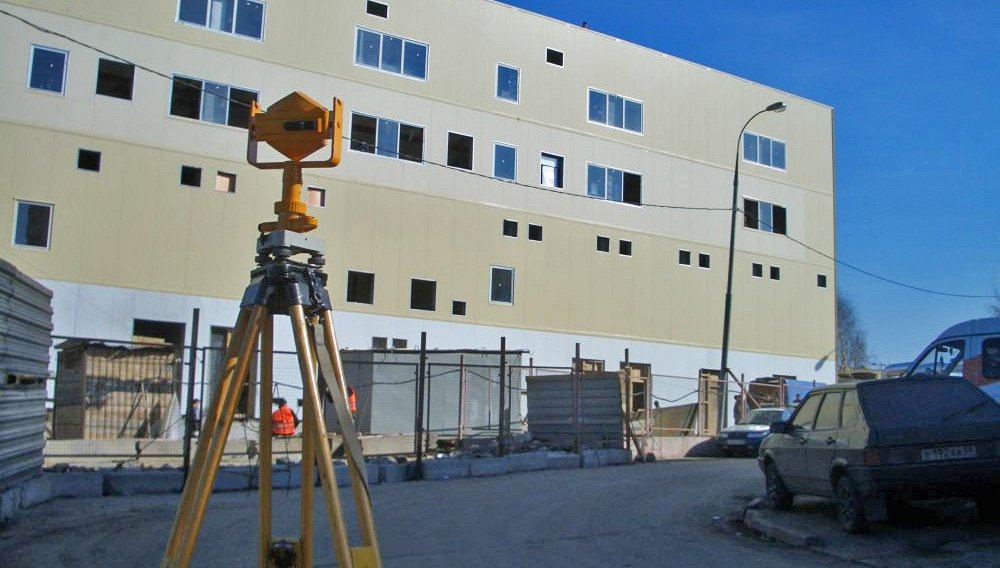 Деформационный геодезический мониторинг. Наблюдение за осадкой зданий и сооружений. Тахеометр trimble s8. Наблюдения за деформациями зданий и сооружений. Наблюдение за осадками зданий и сооружений.