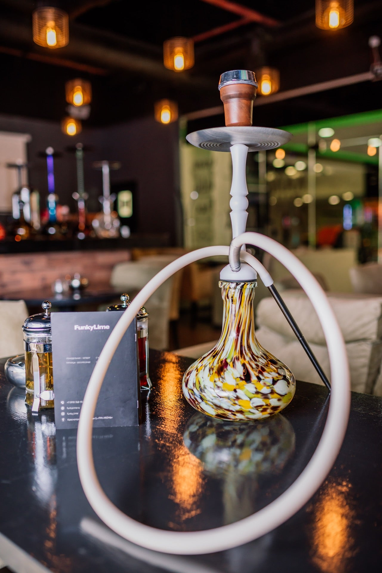 Воздух кальяна. Воздух кальяна. Кальянные в питере. Атмосфера кальянная автозаводская. Кальян в подарочной упаковке.