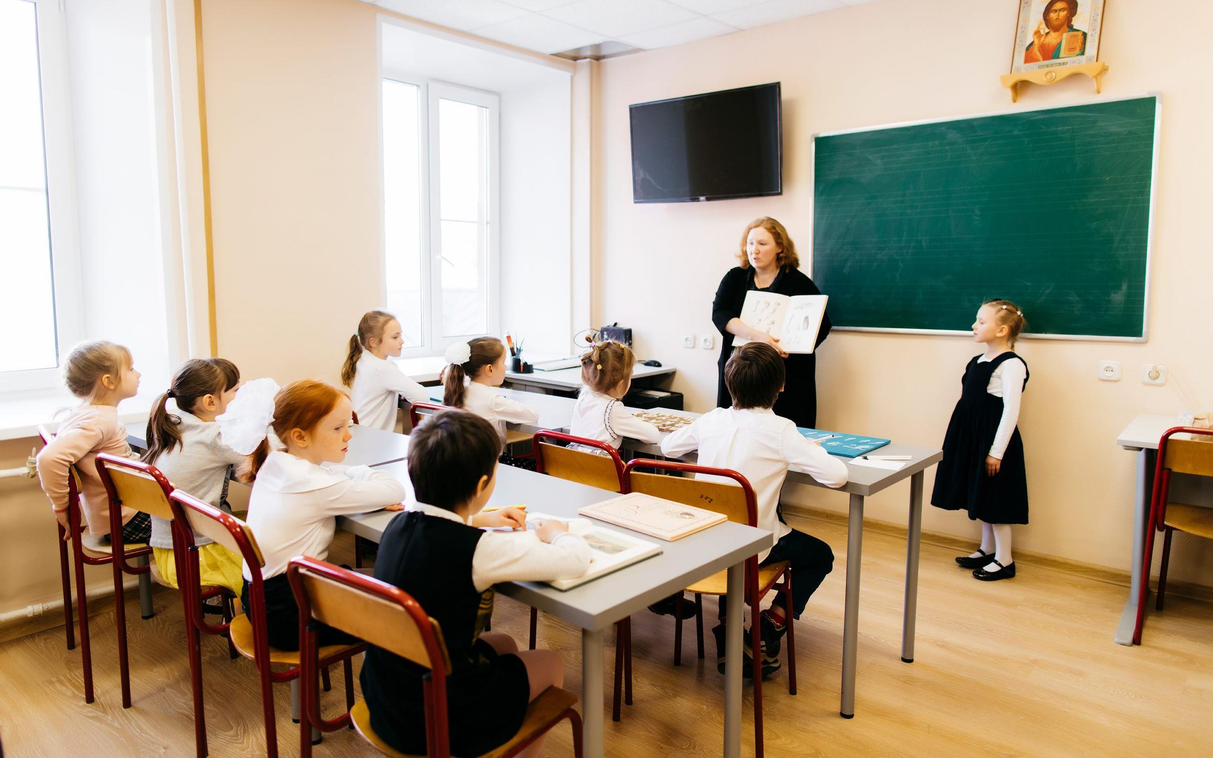 Можно ли создать класс в классе. Российская школа. Начальная школа.. Школа начальные классы. Классы в российских школах.