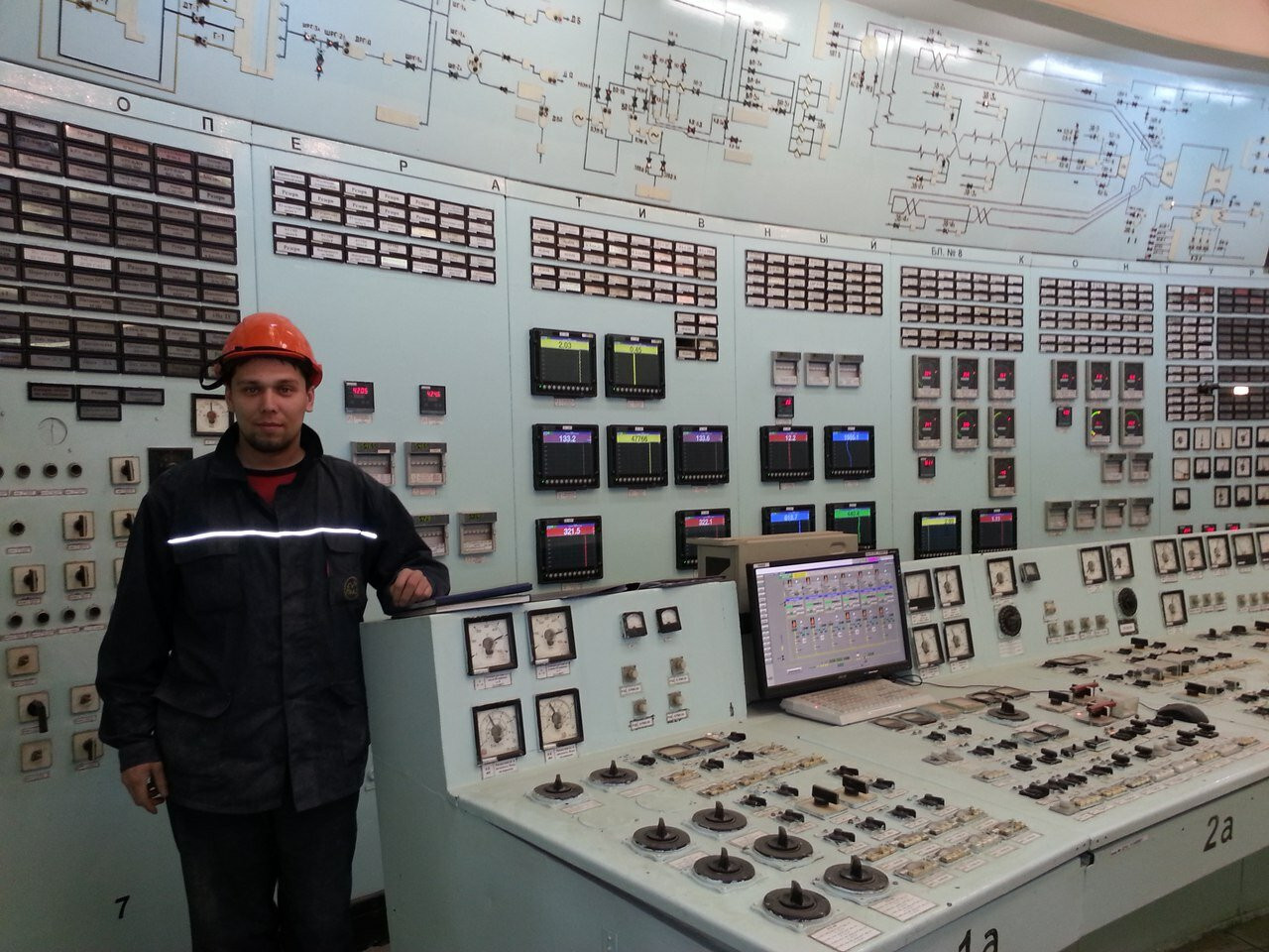 Досуг в чувашии. Улица мичмана павлова 56 а чебоксары. Улица мичмана павлова 56 а чебоксары. День города чебоксары. Чебоксары 2000 год.