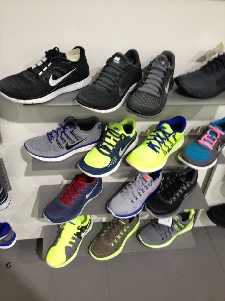 Кроссовки nike екатеринбург. Найк Екатеринбург. Магазин найк в Екатеринбурге. Кроссовки найк Екатеринбург. Магазин кроссовок Екатеринбург.