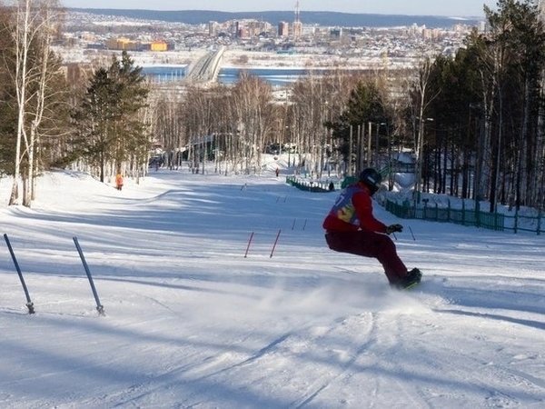 Спортивный комплекс академический. Горнолыжка Академгородок Иркутск. Лыжная трасса Академгородок Иркутск. Горка в Академгородке Иркутск. Гора в Академгородке Иркутск.