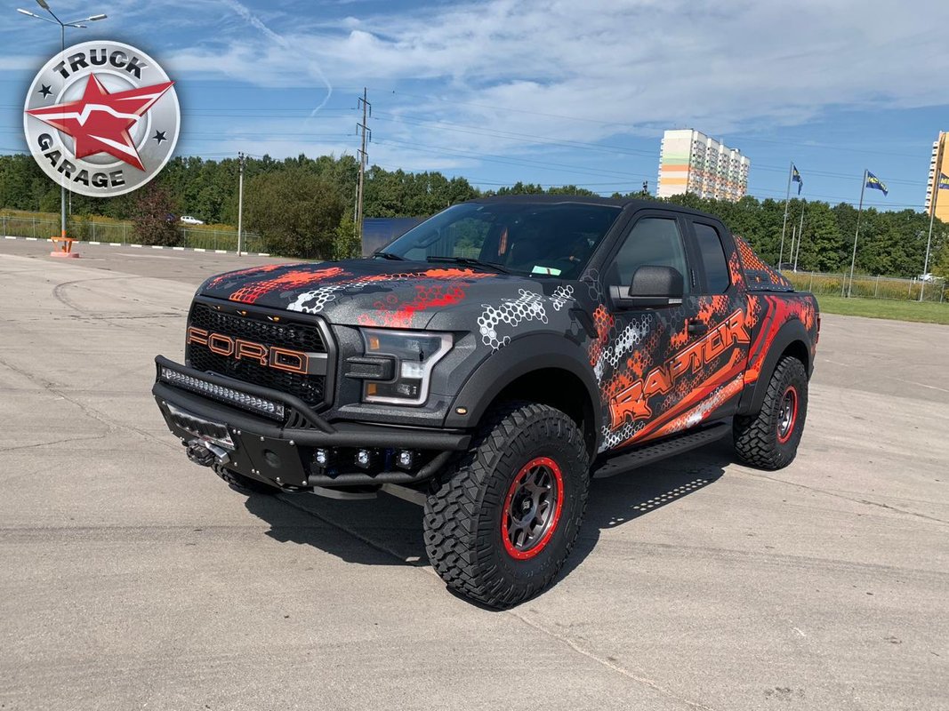 Truck garage. Форд Раптор. Ford Raptor Tuning. Ford Raptor Стайлинг. Форд Раптор камуфляж.