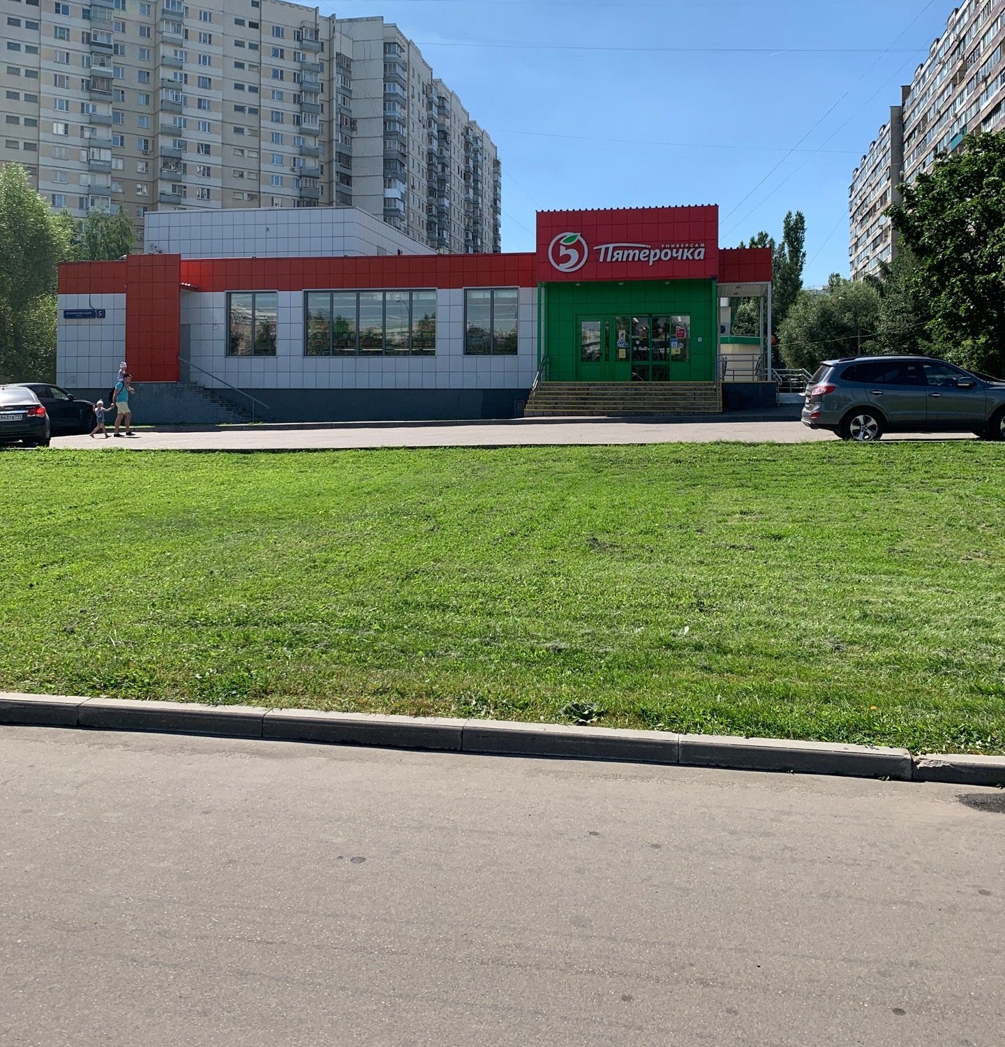 Пятерочка демонстрации. Пятерочка калинина 68 верхняя пышма. Пятерочка демонстрации. Пятерочка внутри касса. Тула проспект ленина пятерочка.