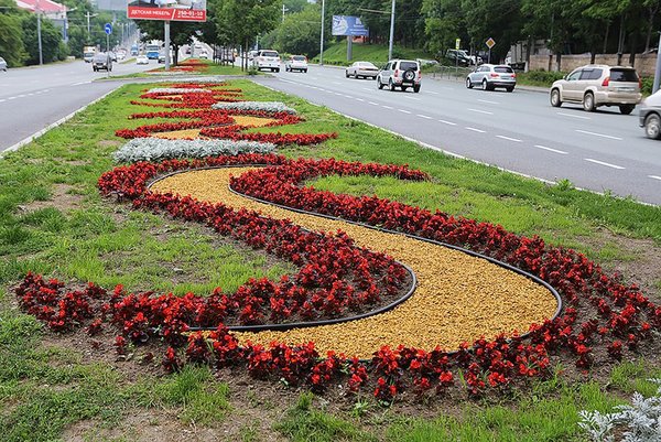 Композиция из цветов Люблю купить с доставкой по Москве. Миллион Букетов