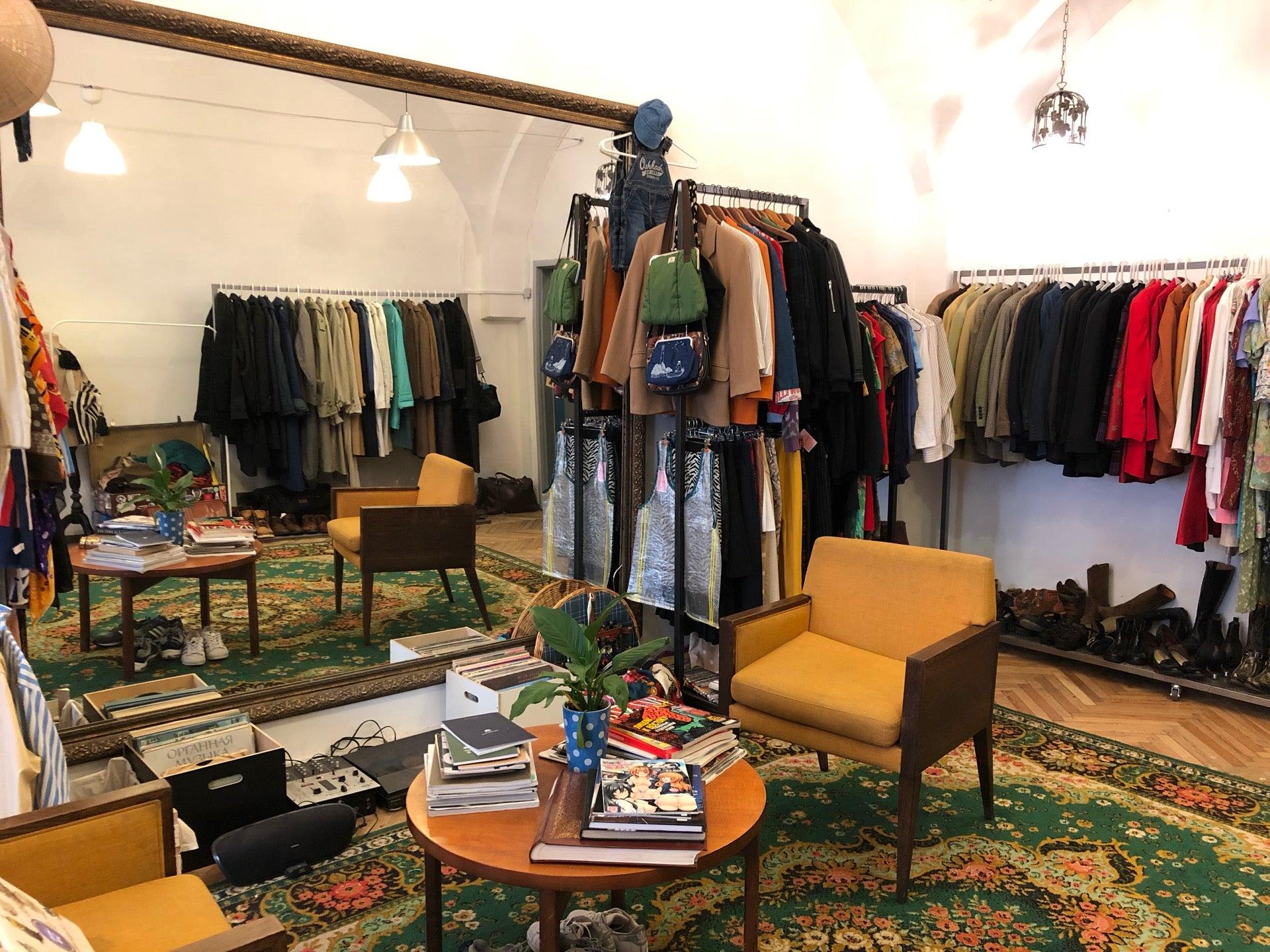 Dm vintage секонд в москве. Красивый секонд хенд. Секонд дм винтаж. Корсет секонд хенд. Ретро бутик.