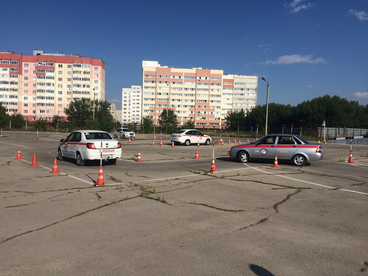Автошкола димитровград. Автошкола пилот Димитровград Октябрьская. Автопилот Димитровград. Площадки Димитровграда. Автопилот в Ленинском проспекте.