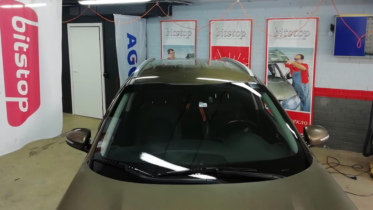 Ремонт стекол мурманск. Мастер по ремонту автостекол. Ремонт автостекол ставрополь. Скол лобового стекла. Ремонт стекол мурманск.