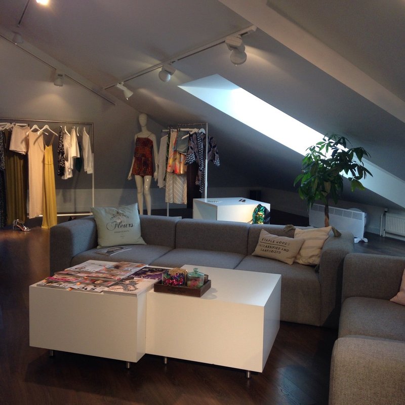 Cottagecore aesthetic спальная. Мебель в комнату. Рум город. Where are you мультяшка. Монохромный интерьер.