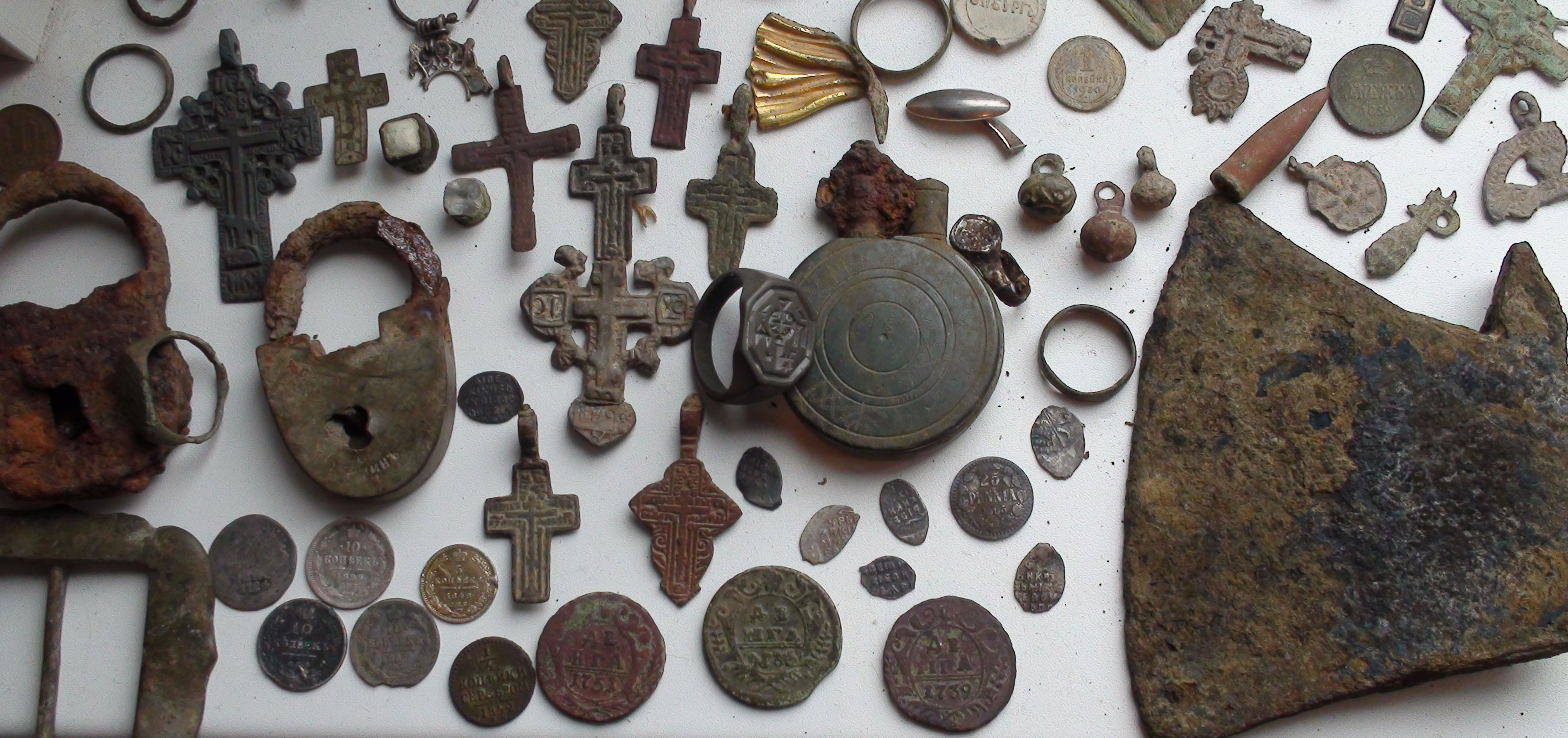 Найдите старое 2. Старинные находки. Археологические находки монеты. Находки по старине. Клад археология.