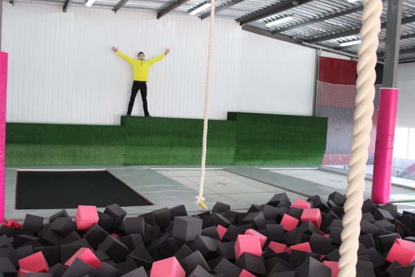 Батутный центр минусинск. Батут притяжение в минусинске. Притяжение минусинск батутный. Батутный центр пушка абакан. Батутный центр притяжение минусинск.