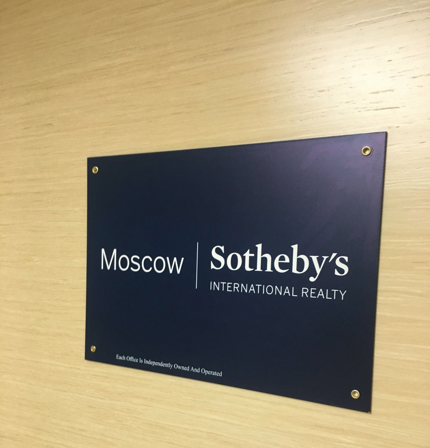 Realty москва. Логотип Sotheby's International Realty.. Агентство недвижимости Sotheby. Moscow Realty Sothebys International Group. Russia Sotheby’s International Realty Moscow руководство.