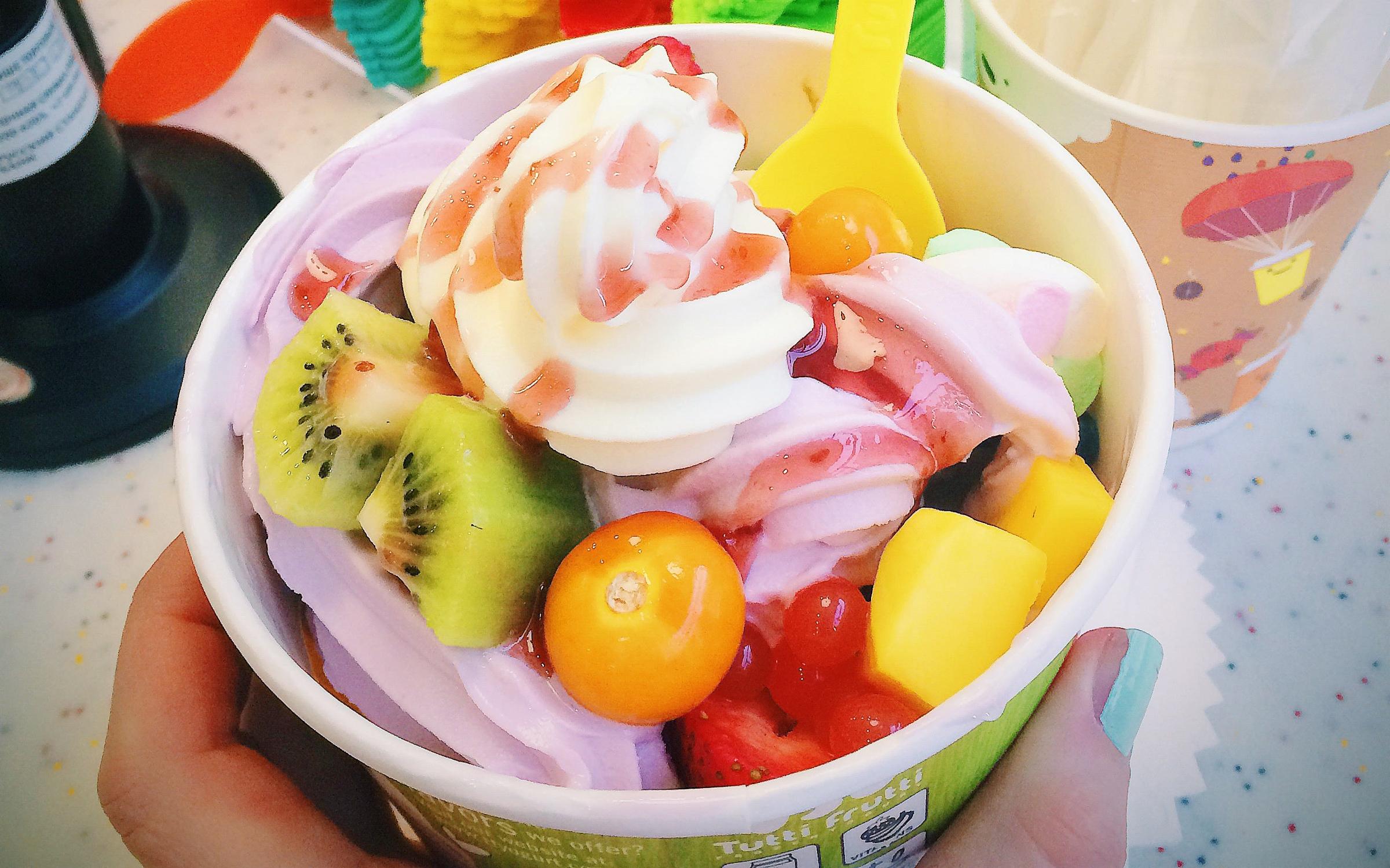 Tutti Frutti Frozen Yogurt