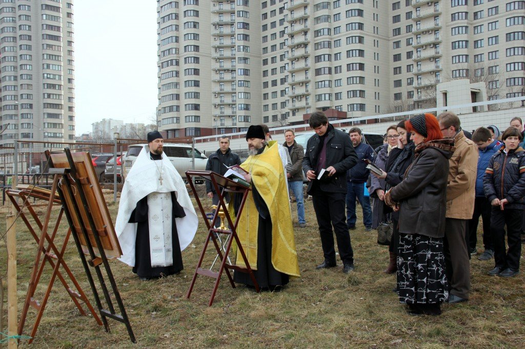 Богослужение в храме нины в черемушках. Метро Профсоюзная Церковь. Церковь Рыбное Черемушки. Церковь Нины на профсоюзной. Храм Нины в Черемушках официальный сайт.