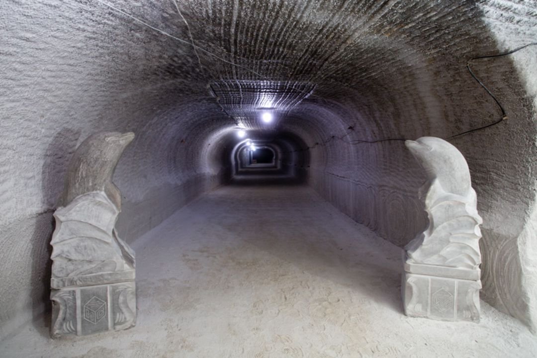 Соль илецк шахта. Соль илецк шахта соли. Рудник шахты соль-илецк. Каменная соль соль-илецкого месторождения. Соль илецк шахта.