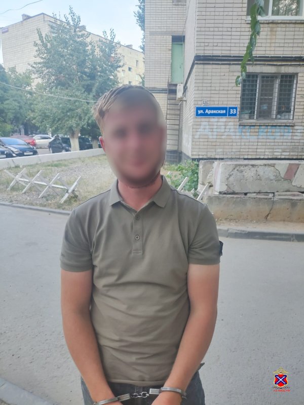 Нападут на волгоград. Нападение на гэс. Волгоград сбросил с окна. Женщина напала с ножом. Нападут на волгоград.