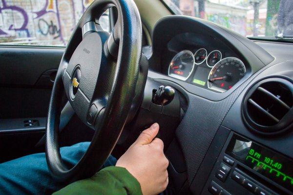 Тест-драйв Бмв X6 M вдали от бездорожья, зато по соседству с бензоколонкой