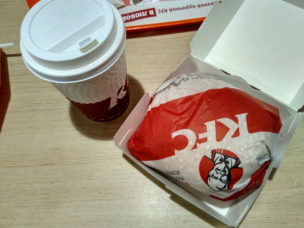 Kfc павелецкая. КФС на Павелецком вокзале. КФС Радищева. KFC-a06-a-5h. КФС Балахна.