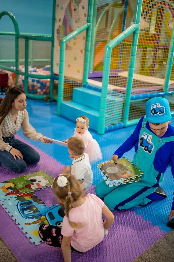 даирчик сити астрахань. неоновый гольф ривьера. три кота игровая площадка астрахань. детская игровая астрахань. игровые центры для детей в астрахани.