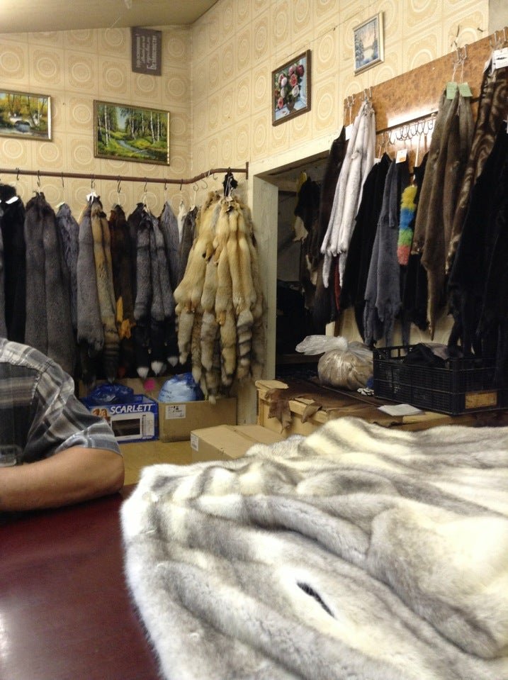 Шуба magic. Меховой салон аляска пермь. Магия меха пермь каталог. Шуба из енота. Магия меха.