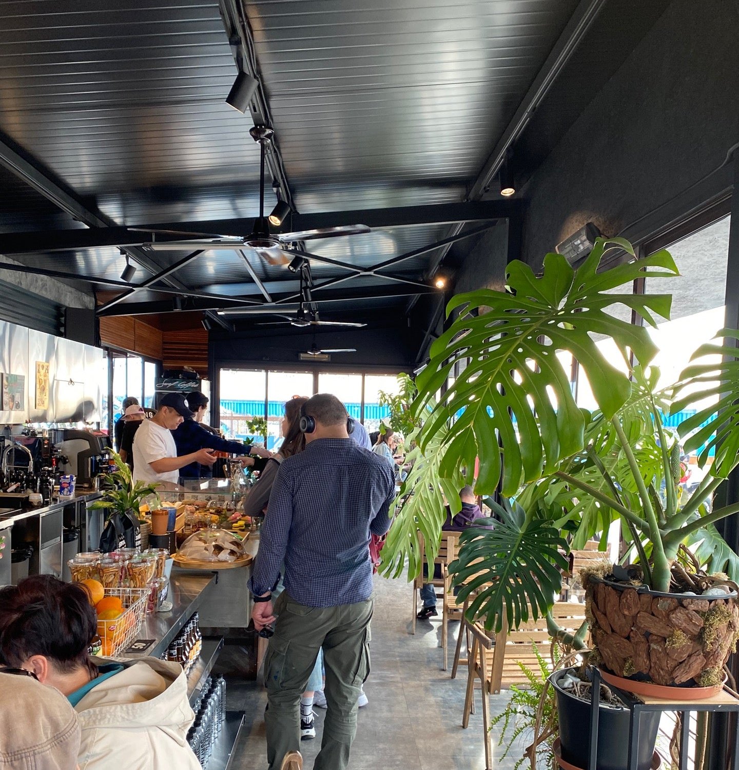 Кофейня Surf Coffee x Wave отзывы, фото, онлайн бронирование столиков