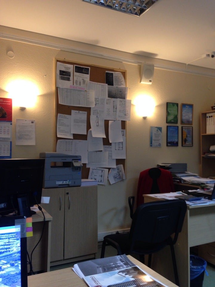 люди в квартире. показ квартиры. красивая квартира апатиты. хорошие квартиры агентство. человек в интерьере.