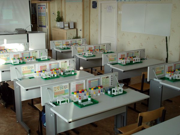 химическая лаборатория в школе. лаборатория по биологии. современный кабинет физики оборудование. микроскоп лабораторный, биологический модель mt 5200l. оборудование для кабинета химии и биологии.