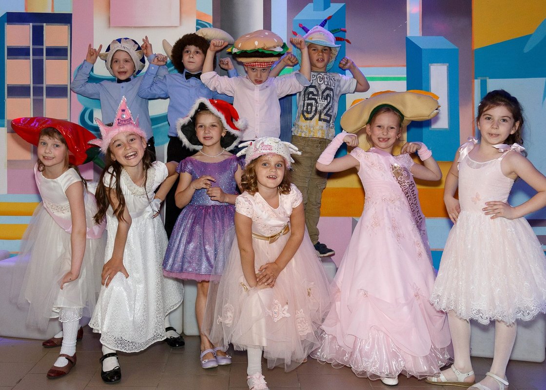 страна гномов долгопрудный сереброва. страна гномов долгопрудный. детское кафе страна гномов. детский клуб долгопрудный страна гномов. праздник в детском кафе выпускной.