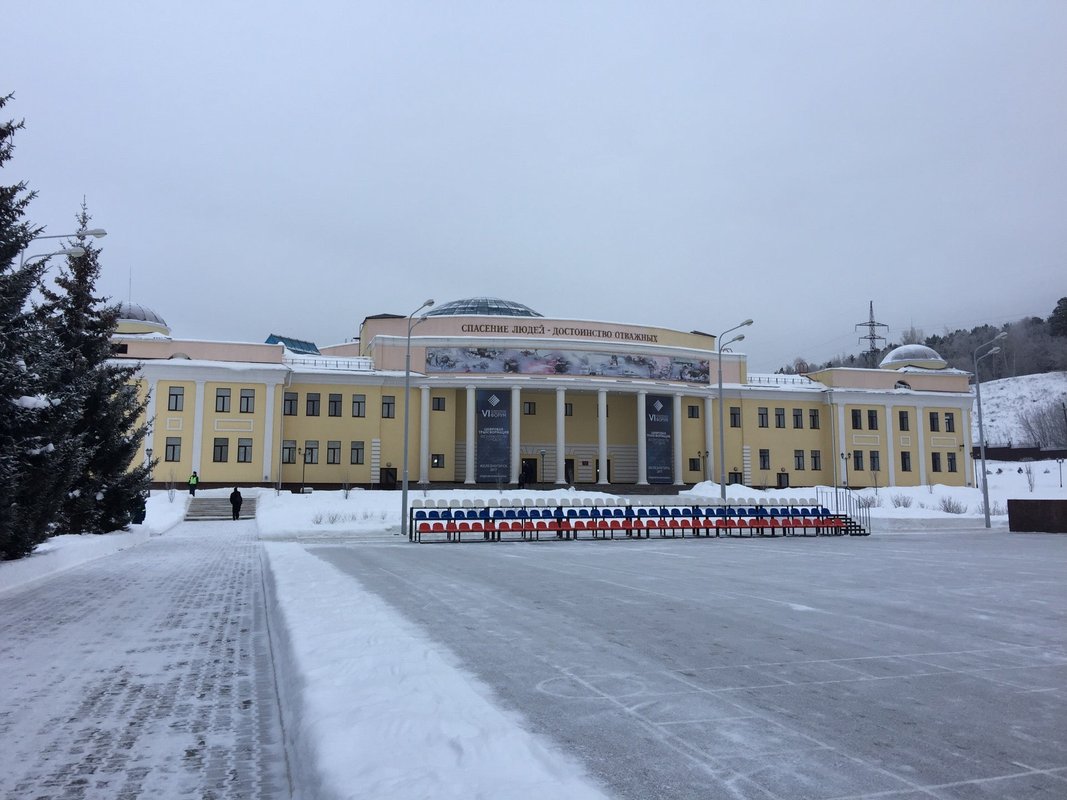 Красноярск улица академия. Сибирская пожарно-спасательная Академия Красноярск. Железногорск Красноярский край Академия МЧС. Северная Академия МЧС Железногорск Красноярский край. Каток Железногорск Красноярский край.