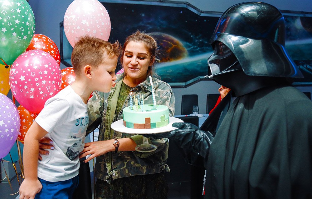 Рождение отзывы. Лазер ленд Ярославль Альтаир. Laserland Петрозаводск. ЛАЗЕРЛЭНД день рождение. День рождения лазер ленд.