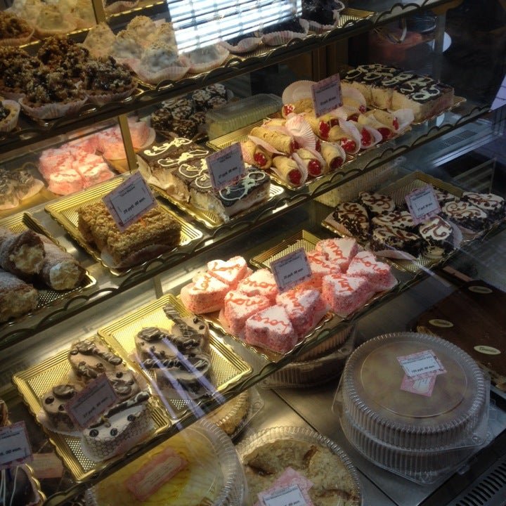 кондитерская карамель торты. карамельный торт. карамельный торт. торт феличита кондитерская карамель. торт сникерс оформление.