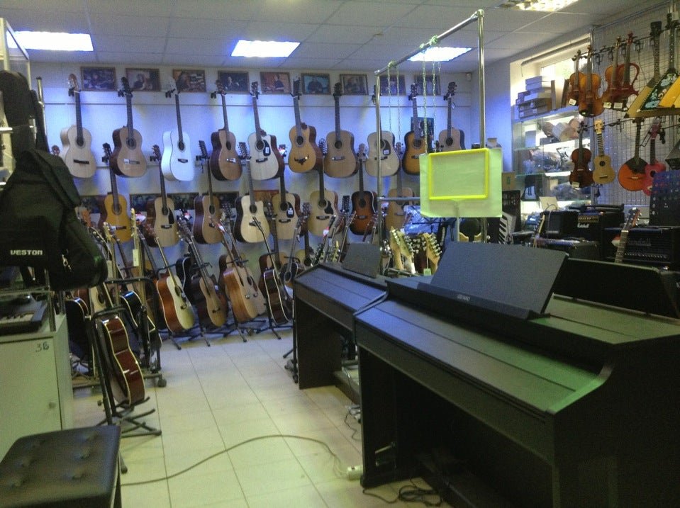 Музыкальный магазин вологда. Расписные гитары. Музыкальные инструменты. Музыкальные инструменты вологда. Мансарда вологда гитары.