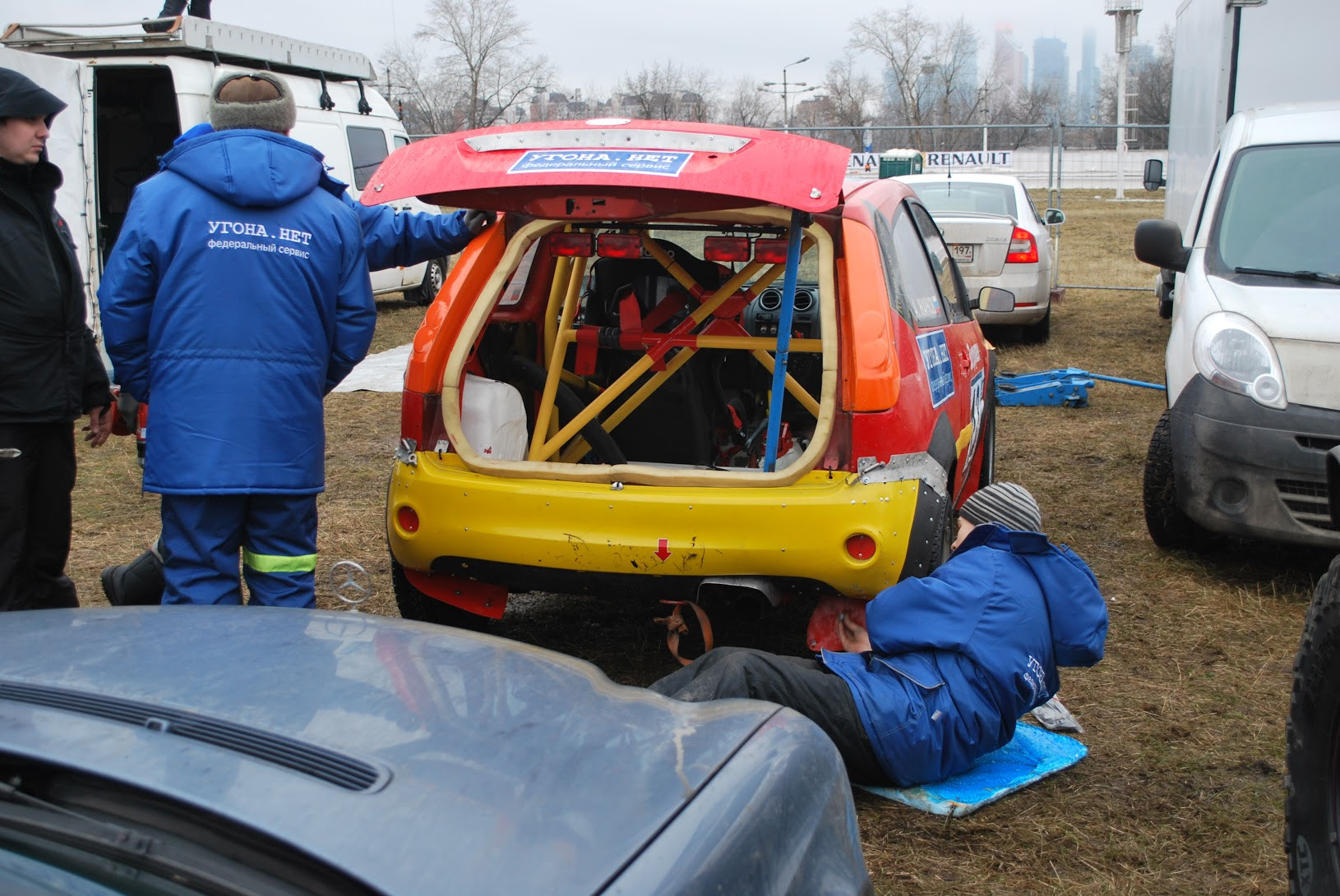 Оклейка пленкой Honda в Красноярске рядом со мной на карте, цены - Покрыть  пленкой автомобиль Хонда: 24 автосервиса с адресами, отзывами и рейтингом -  Zoon.ru