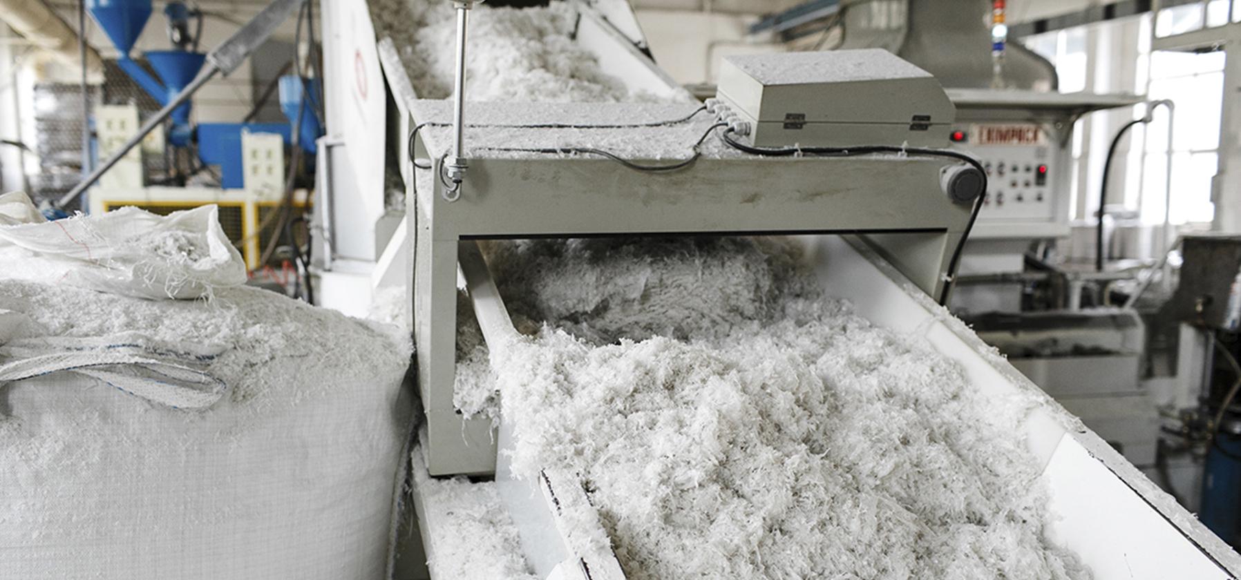 Сортировщик вторичного сырья. Шишкосушильный аппарат. Сортировка сырья. Фабрики по переработке пластика. Сортировка сырья.