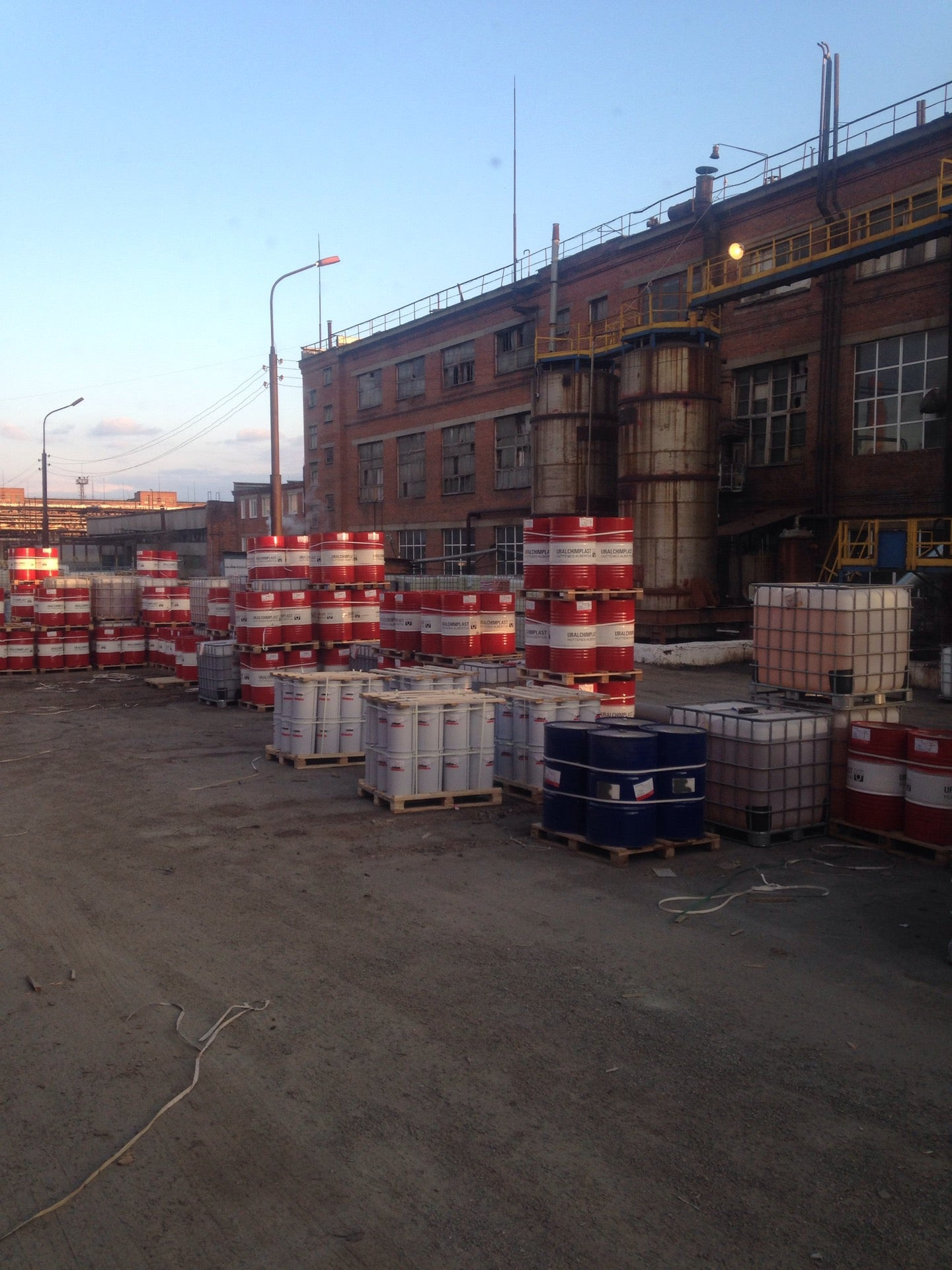 Уралхимпласт амдор. Северное шоссе 21 нижний тагил. Уралхимпласт нижний тагил северное шоссе 21. Уралхимпласт. Уралхимпласт.